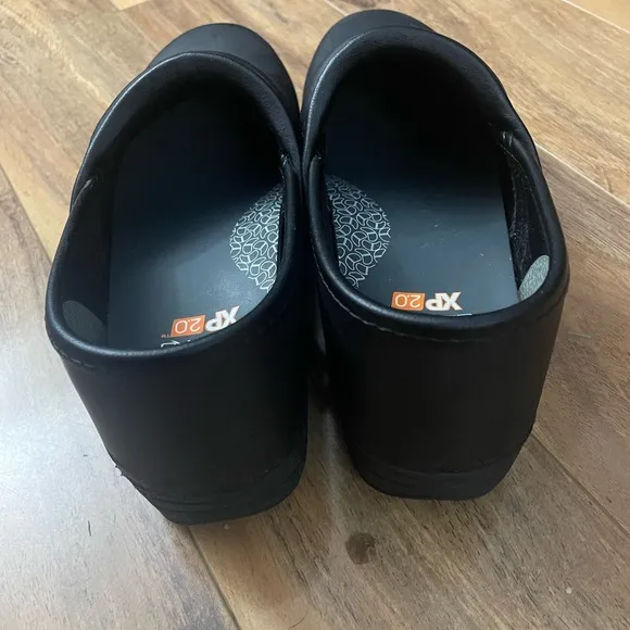 Dansko Womens Black Waterproof Clogs XP 2.0 Like New size37 - 7, 7.5 Retail $150