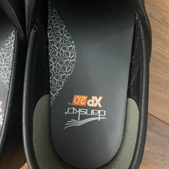 Dansko Womens Black Waterproof Clogs XP 2.0 Like New size37 - 7, 7.5 Retail $150