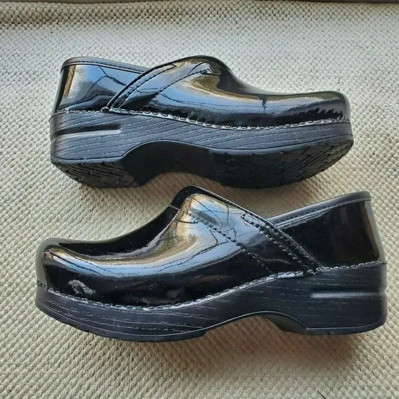 Dansko Womens Cabrio Closed Toe Clogs Black Patent Size 36 US 5.5 406-020202