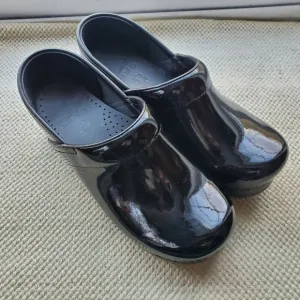 Dansko Womens Cabrio Closed Toe Clogs Black Patent Size 36 US 5.5 406-020202