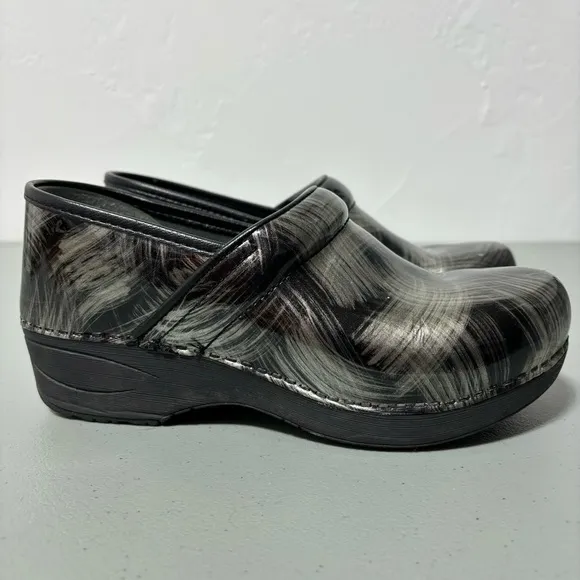 Dansko Women's Clogs Slip On Nursing Shoes Comfort 38 EU/ 7.5-8 US Black Silver