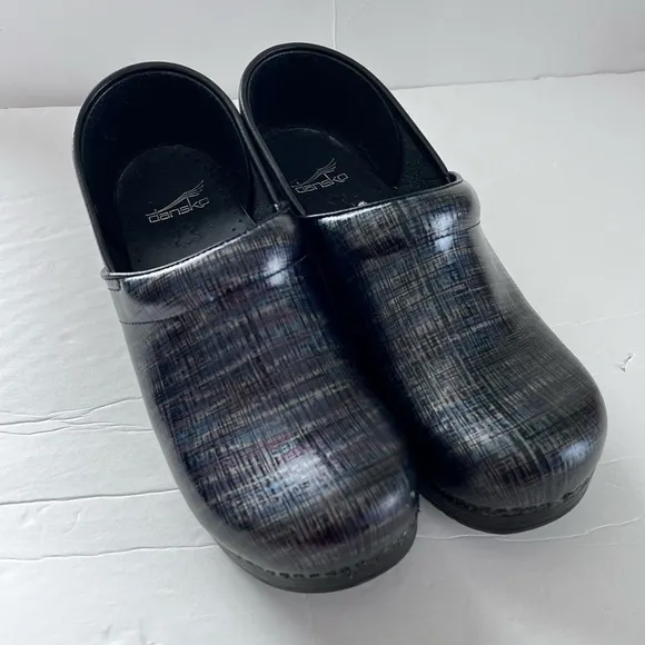 Dansko Women’s Professional Clogs in Linen Patent size 41