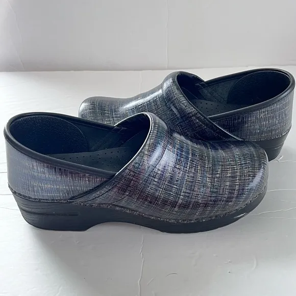 Dansko Women’s Professional Clogs in Linen Patent size 41