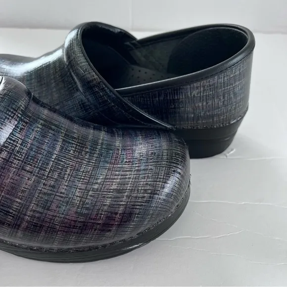 Dansko Women’s Professional Clogs in Linen Patent size 41