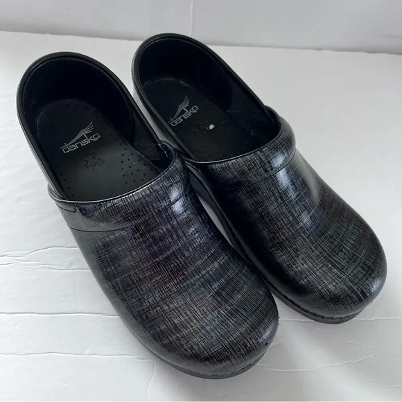 Dansko Women’s Professional Clogs in Linen Patent size 41