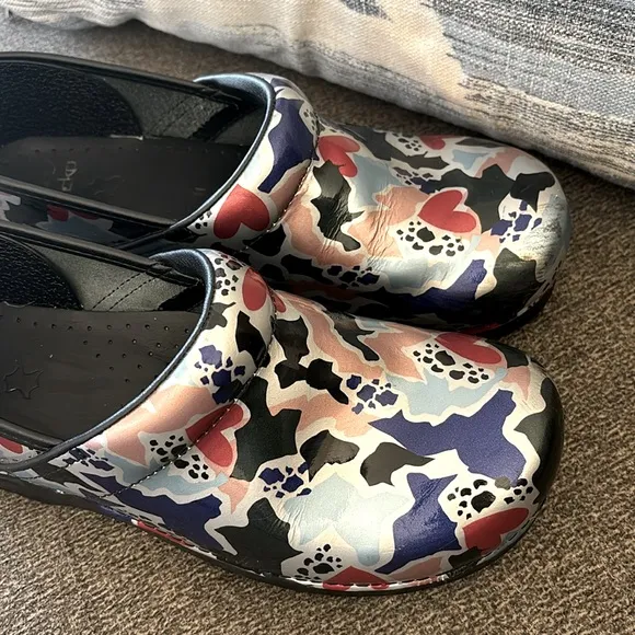 Dansko Women's Professional Fragment Patent Leather Nursing Clogs Size 10
