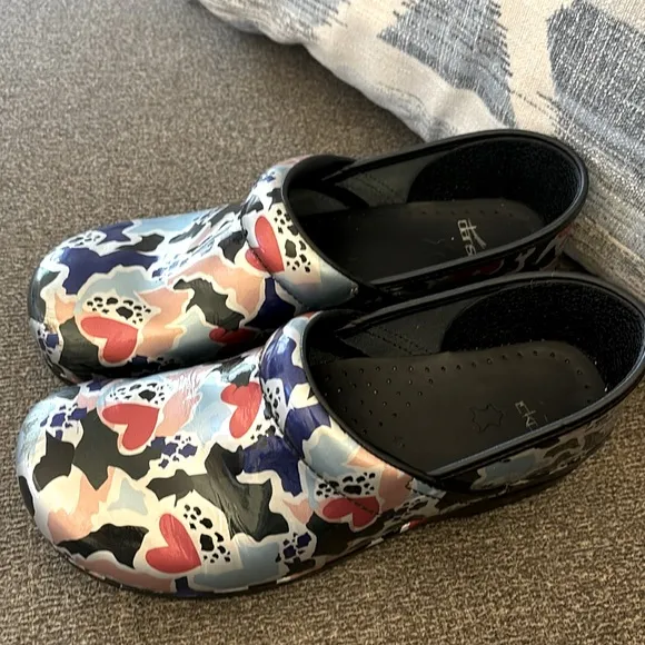 Dansko Women's Professional Fragment Patent Leather Nursing Clogs Size 10