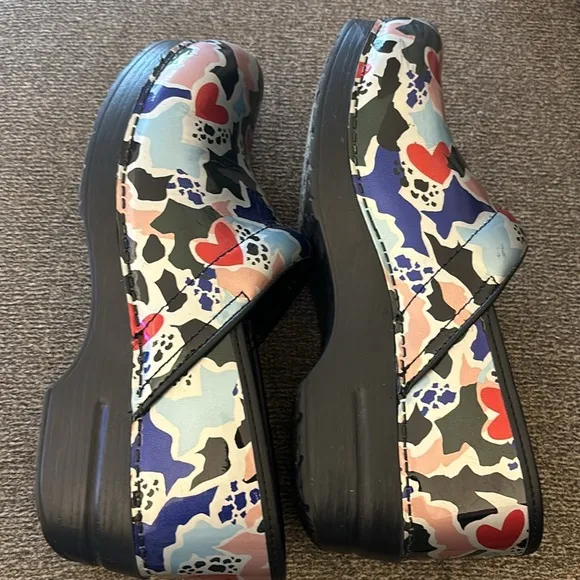 Dansko Women's Professional Fragment Patent Leather Nursing Clogs Size 10
