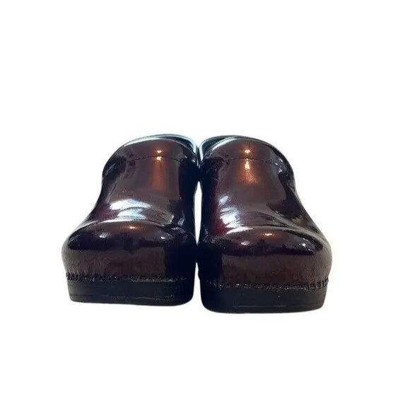 Dansko Women's Slip On Clogs Size EU 37/US 6.5 Burgundy Patent Leather Wedge