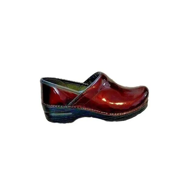 Dansko Women's Slip On Clogs Size EU 37/US 6.5 Burgundy Patent Leather Wedge