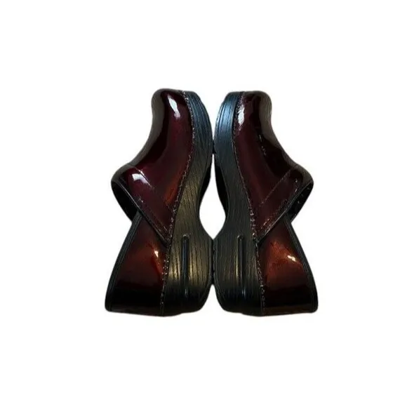 Dansko Women's Slip On Clogs Size EU 37/US 6.5 Burgundy Patent Leather Wedge