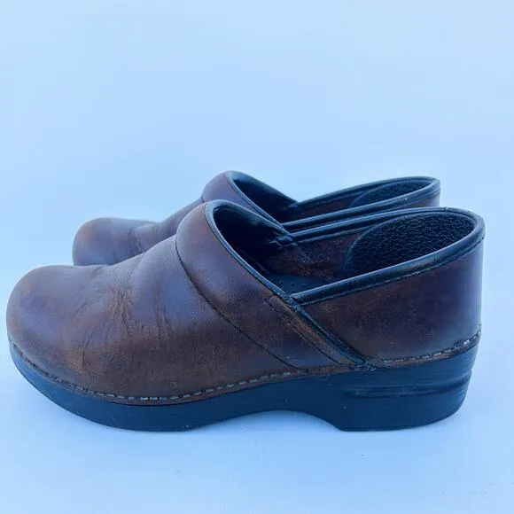 Dansko Women’s Wide Pro Oiled Antique Brown Leather Clogs Shoes 38 Box 8