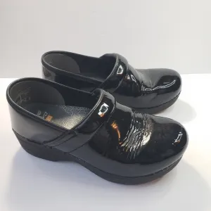 Dansko XP 2.0 black patent leather clogs