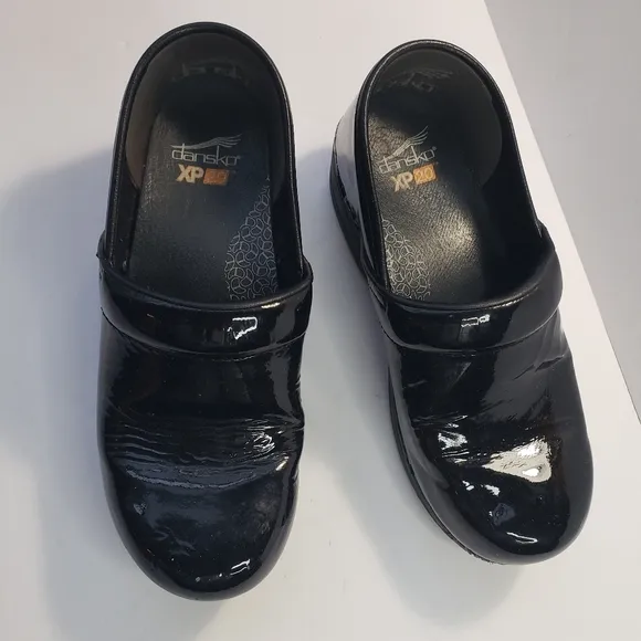 Dansko XP 2.0 black patent leather clogs