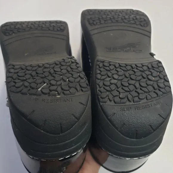 Dansko XP 2.0 black patent leather clogs