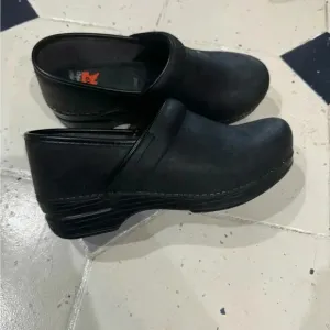 Dansko XP 2.0 Clogs Womens 39 W WIDE Black Comfort Work Shoes Euc