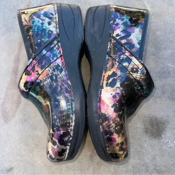 Dansko XP 20 Glossy Patent Leather Multi-Color Animal Print Clogs Sz 39 US 8.5-9