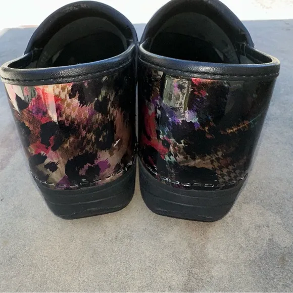 Dansko XP 20 Glossy Patent Leather Multi-Color Animal Print Clogs Sz 39 US 8.5-9