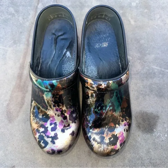 Dansko XP 20 Glossy Patent Leather Multi-Color Animal Print Clogs Sz 39 US 8.5-9