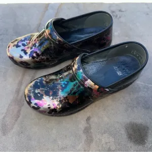 Dansko XP 20 Glossy Patent Leather Multi-Color Animal Print Clogs Sz 39 US 8.5-9