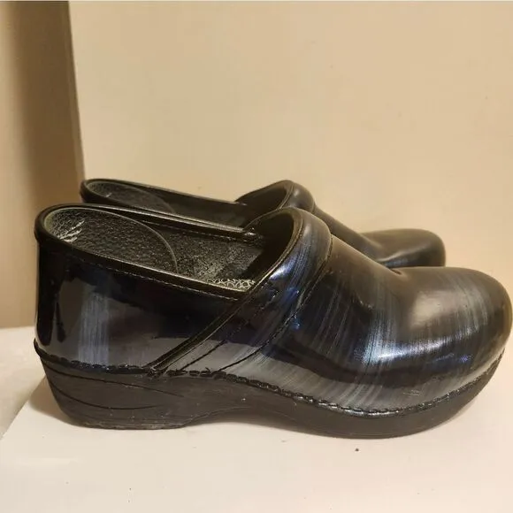 Dansko® XP 2.0 Metallic Blue Patent Leather Closed Back Clogs sz.10/40 Ret. $160