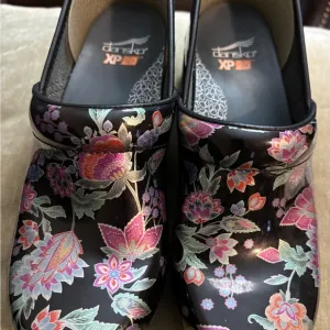 Dansko XP 2.0 Professional Clogs Black Floral Pattern Nursing Comfort Shoes SZ37