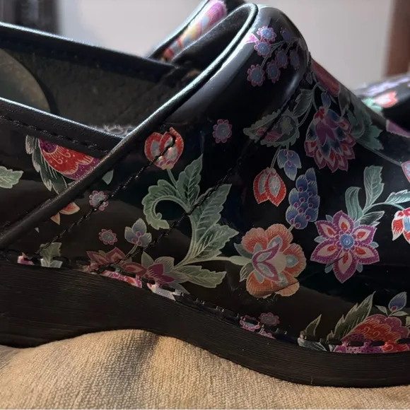 Dansko XP 2.0 Professional Clogs Black Floral Pattern Nursing Comfort Shoes SZ37
