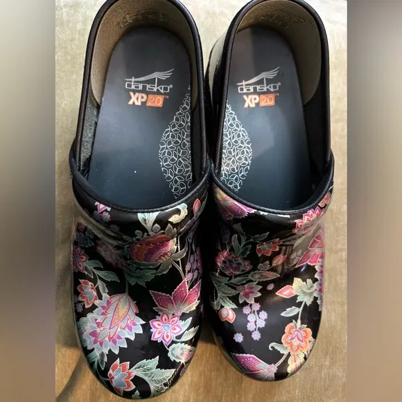 Dansko XP 2.0 Professional Clogs Black Floral Pattern Nursing Comfort Shoes SZ37