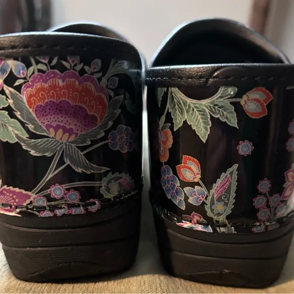 Dansko XP 2.0 Professional Clogs Black Floral Pattern Nursing Comfort Shoes SZ37