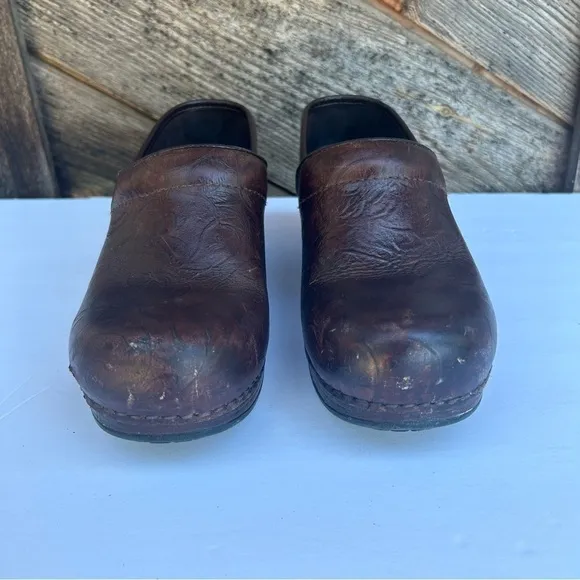 Dansko XP Brown Slip On Shoes Floral Tooled Leather Womens Size EU 39 US 8.5-9