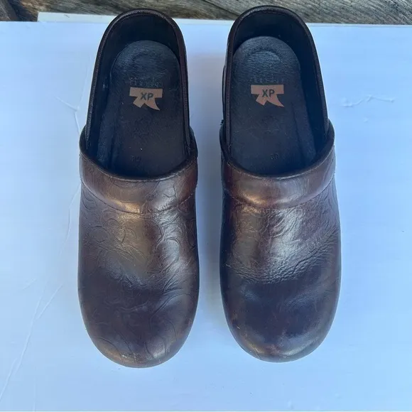 Dansko XP Brown Slip On Shoes Floral Tooled Leather Womens Size EU 39 US 8.5-9