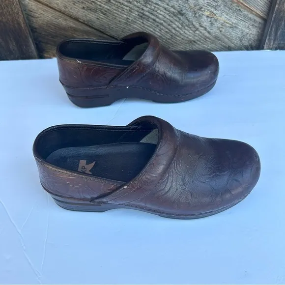 Dansko XP Brown Slip On Shoes Floral Tooled Leather Womens Size EU 39 US 8.5-9