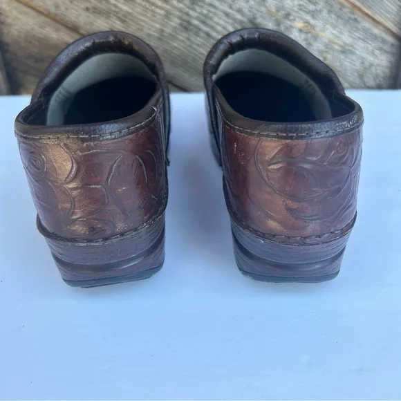 Dansko XP Brown Slip On Shoes Floral Tooled Leather Womens Size EU 39 US 8.5-9