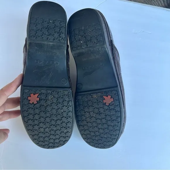 Dansko XP Brown Slip On Shoes Floral Tooled Leather Womens Size EU 39 US 8.5-9