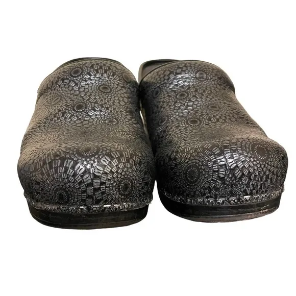 Dansko XP Pro Medallion Black Leather Slip On Clogs Size 42 (U.S. 11.5-12)