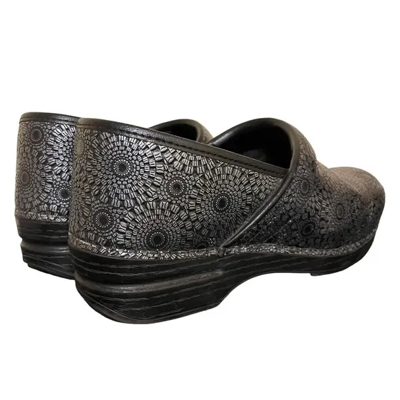 Dansko XP Pro Medallion Black Leather Slip On Clogs Size 42 (U.S. 11.5-12)
