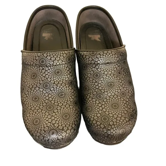 Dansko XP Pro Medallion Black Leather Slip On Clogs Size 42 (U.S. 11.5-12)