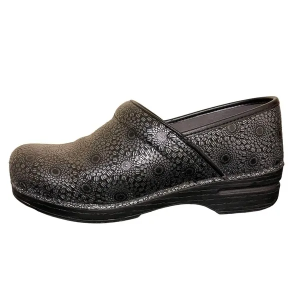 Dansko XP Pro Medallion Black Leather Slip On Clogs Size 42 (U.S. 11.5-12)