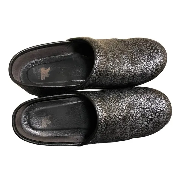 Dansko XP Pro Medallion Black Leather Slip On Clogs Size 42 (U.S. 11.5-12)