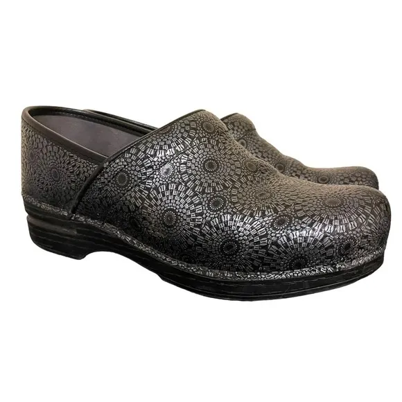 Dansko XP Pro Medallion Black Leather Slip On Clogs Size 42 (U.S. 11.5-12)