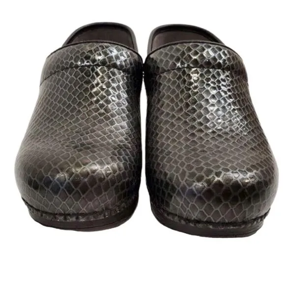 Dansko Gray Slip Resistant Clogs Sz 38/7