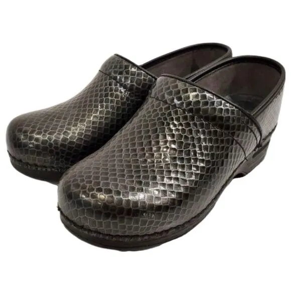 Dansko Gray Slip Resistant Clogs Sz 38/7