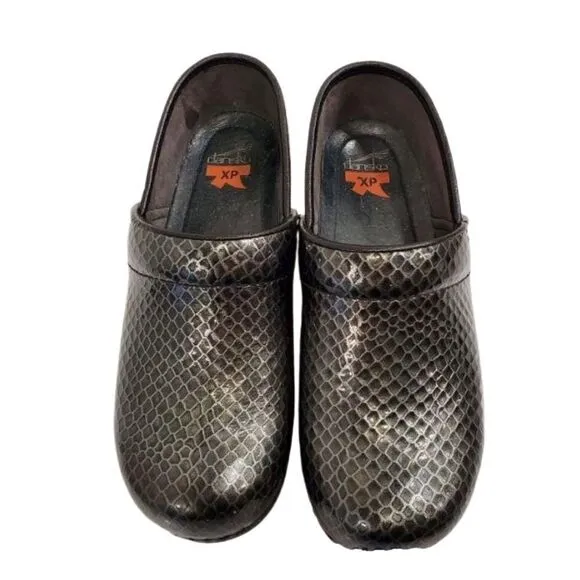 Dansko Gray Slip Resistant Clogs Sz 38/7