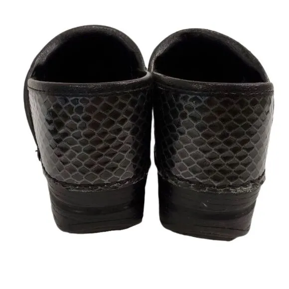 Dansko Gray Slip Resistant Clogs Sz 38/7