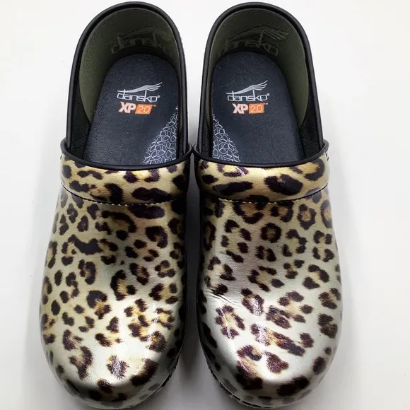 {Dansko}Leopard Patent Leather Clogs