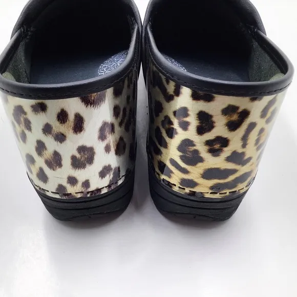 {Dansko}Leopard Patent Leather Clogs