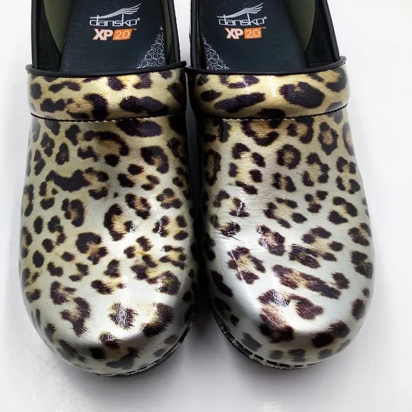 {Dansko}Leopard Patent Leather Clogs
