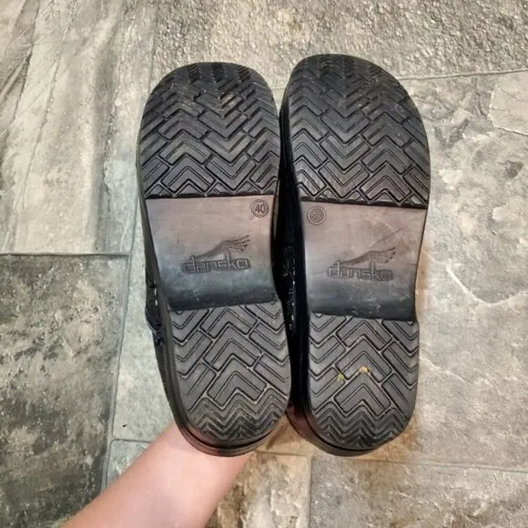 Dansko Professional Black Tooled Leather Stapled Slip-on Nursing Boho Clogs 40