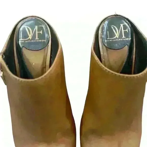 Diane von Furstenberg Brown Leather Clogs black wood Heel Size 7.5