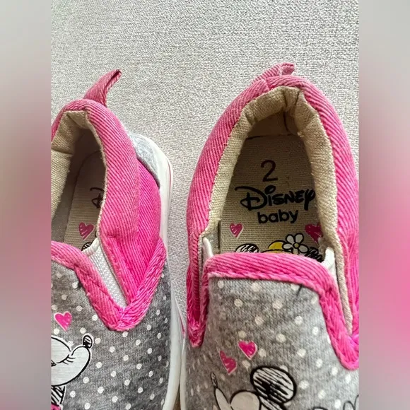 Disney Baby slip on shoe toddler size 2 Minnie &amp; Mickey kiss EUC